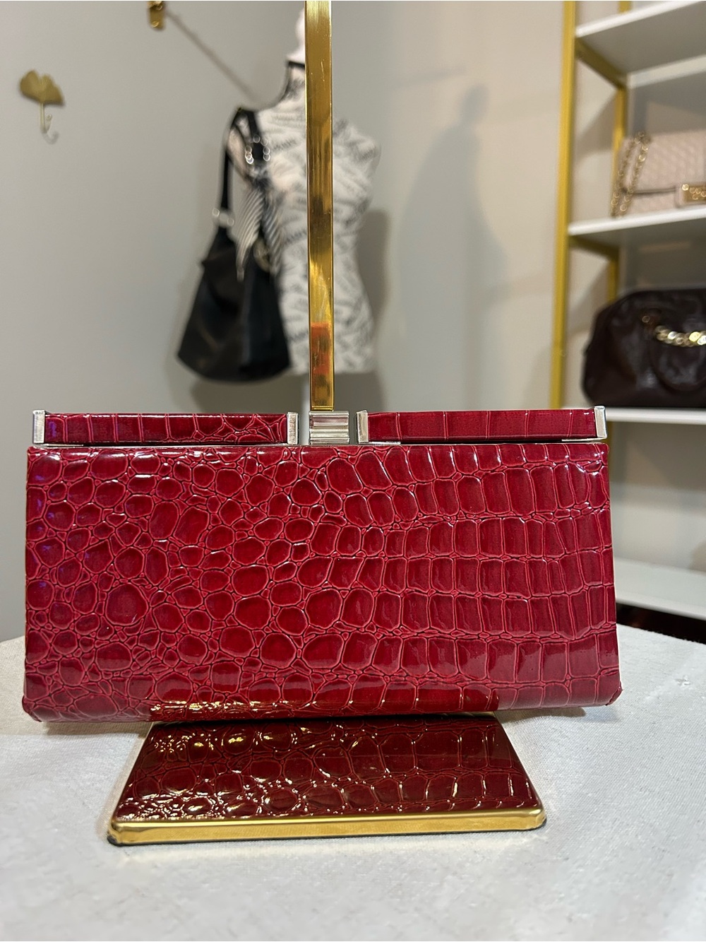 Vintage Loft 90s Burgundy Red Croc-Embossed Faux Leather Clutch - KISS Lock